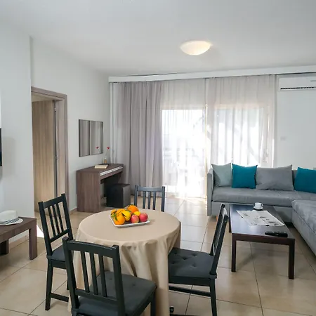 Crystallo Aparthotel 4*