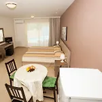 شقة فندقية كريستالو 4*