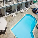克里斯塔罗公寓 4*