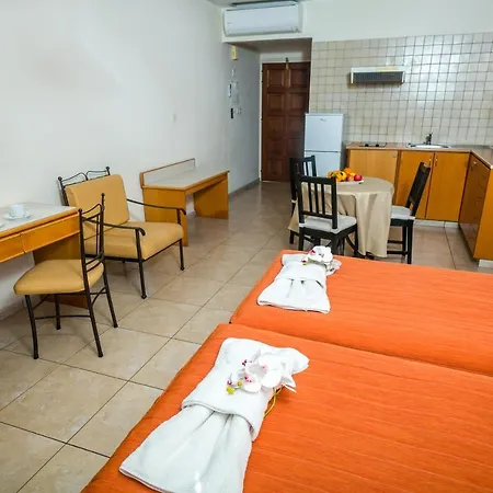 克里斯塔罗公寓 公寓式酒店 Paphos