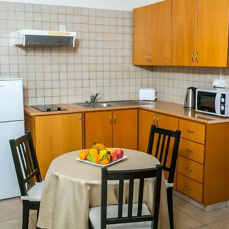 Crystallo Aparthotel 3*