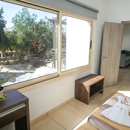 Crystallo Aparthotel 3*