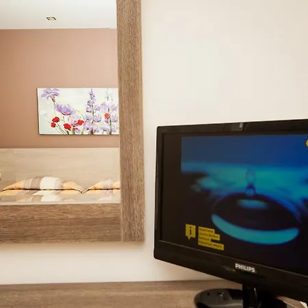 Crystallo Apart Otel Pafos