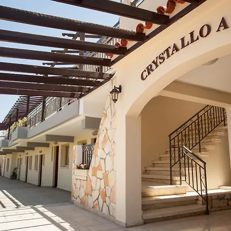Crystallo Aparthotel 3*