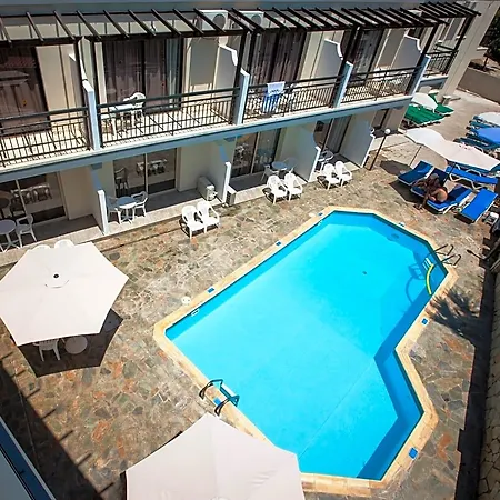 Crystallo Apartmanhotel Paphos
