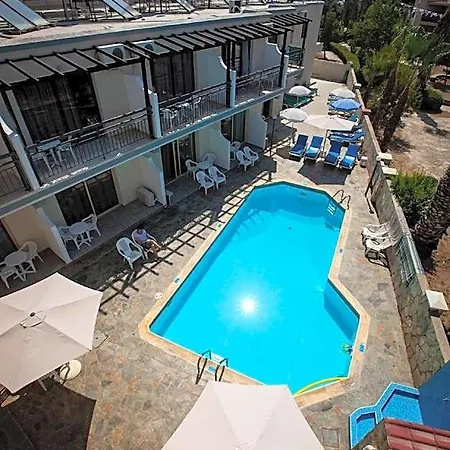 Crystallo Aparthotel 4*