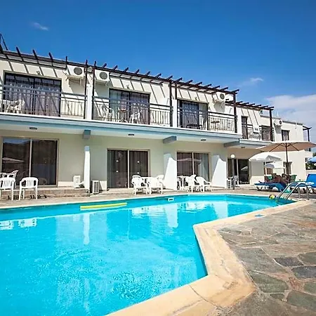Crystallo Aparthotel Paphos