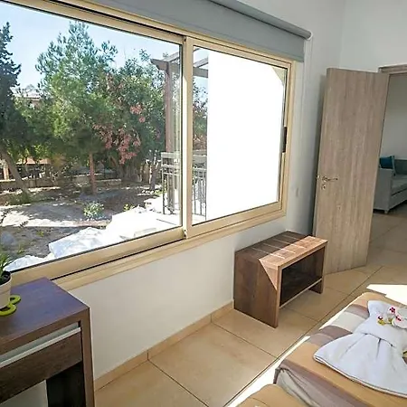 Crystallo Aparthotel 4*