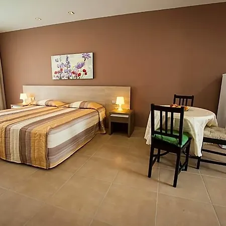 Crystallo Aparthotel 4*