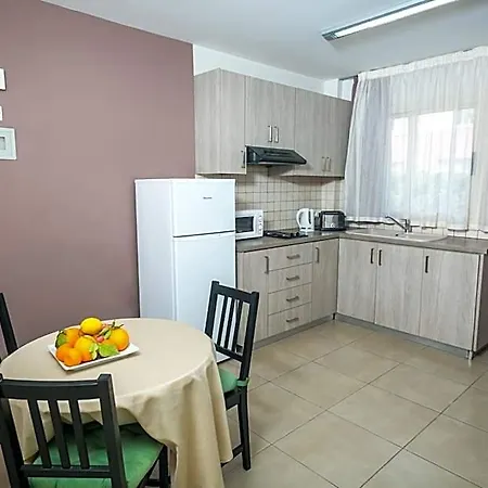 Crystallo Aparthotel 4*