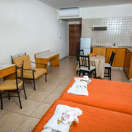 Crystallo Aparthotel 4*