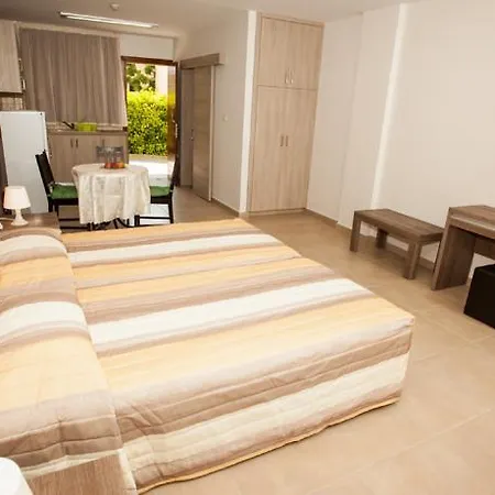 Crystallo Aparthotel 3*