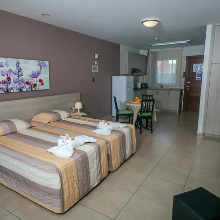 크리스탈로 아파트먼트 4*