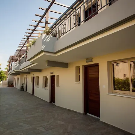 Crystallo Aparthotel