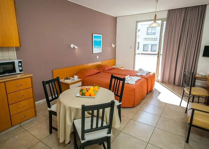 Crystallo Apartahotel