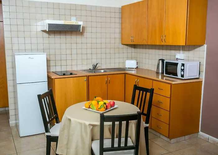 Crystallo Aparthotel 4*