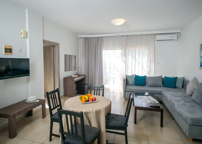 Crystallo Aparthotel 4*