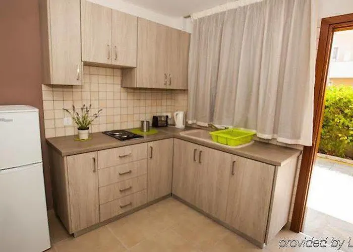 Crystallo Apartahotel Paphos