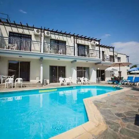 Crystallo Aparthotel 4*